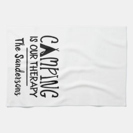 キャンピング素朴は私たちのセラピーテントファミリー名 キッチンタオル