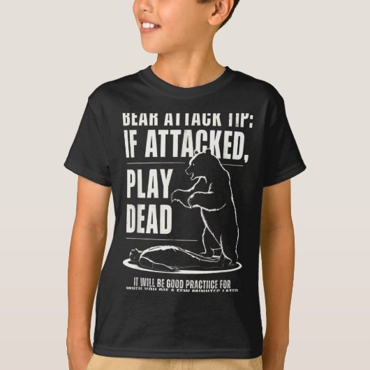 キャンプでクマに襲われたら死んだふり Tシャツ (正面)