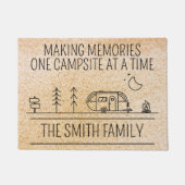 キャンプで思い出を一度に1つのキャンプ場に ドアマット (正面)