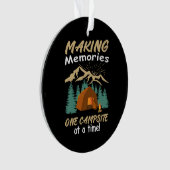 キャンプで思い出を作る オーナメント (正面)