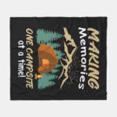 キャンプで思い出を作る フリースブランケット (正面(横))