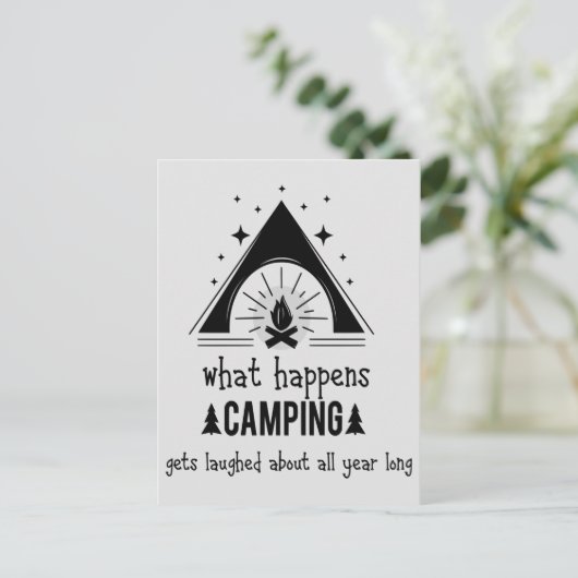 キャンプで起こること一年中笑われる ポストカード (スタンド正面)