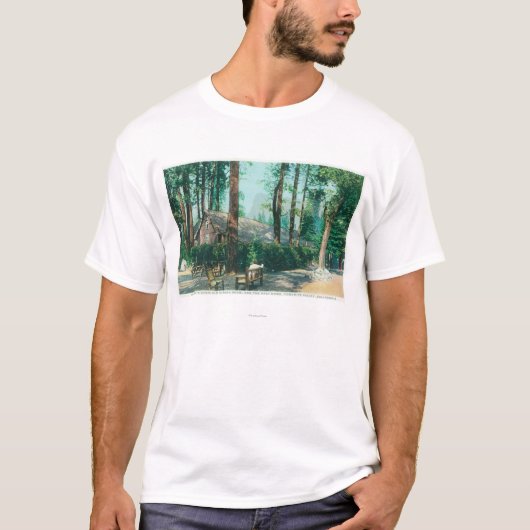 キャンプのカレーの外気の食堂の眺め Tシャツ (正面)
