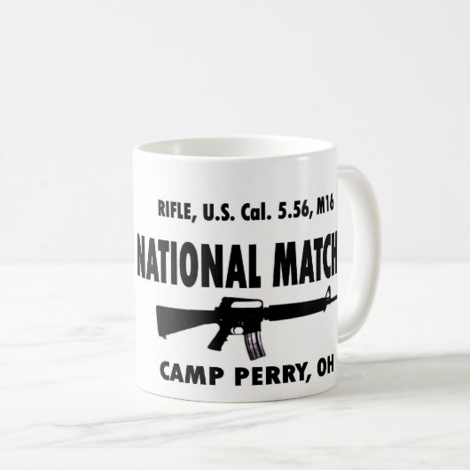 キャンプのペリーの国民はM16に一致させます コーヒーマグカップ (正面右)