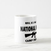 キャンプのペリーの国民はM16に一致させます コーヒーマグカップ (中央)