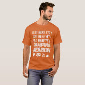 キャンプの季節はまだですか 面白い質問 フレン Tシャツ (正面フル)