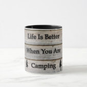 キャンプの方が生活が良い マグカップ (中央)