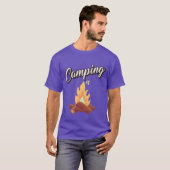 キャンプの焚き火少年 Tシャツ (正面フル)