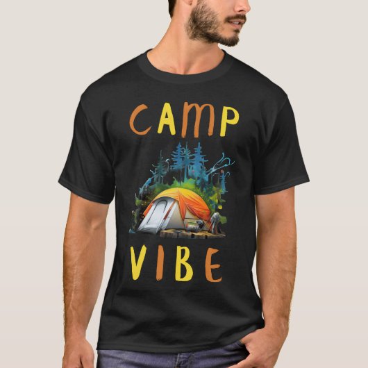 キャンプの雰囲気 キャンピング愛好家 レトロ Tシャツ (正面)