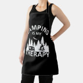 キャンプは私のセラピーおもしろいキャンパーのスローガン エプロン (インサイチュ)