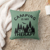 キャンプは私のセラピーおもしろいキャンパーのスローガン クッション (ブランケット)