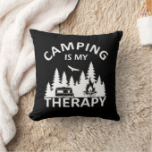 キャンプは私のセラピーおもしろいキャンパーのスローガン クッション (ブランケット)