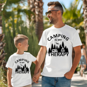 キャンプは私のセラピーおもしろいキャンパーのスローガン Tシャツ