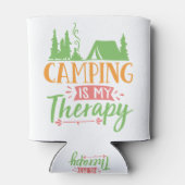 キャンプは私のセラピー 缶クーラー (裏面)