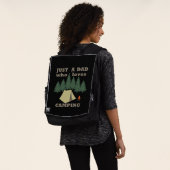 キャンプやハイキングが大好きなパパ バックパック (着用)