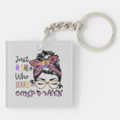 キャンプを愛する女の子 |ハロウィーンキャンプ キーホルダー (裏面)