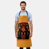 キャンプアンドキャッチ魚釣りタンブラー エプロン (着用した状態)