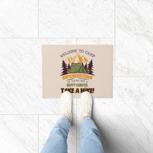 キャンプキッチルビッチンハッピーキャンパーへようこそ ドアマット (室内)