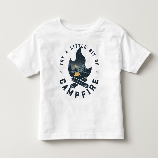 キャンプキャンパカッコいいーキャンプファイアアンダースターズマウンテンズ トドラーTシャツ (正面)