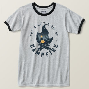 キャンプキャンパカッコいいーキャンプファイアアンダースターズマウンテンズ Tシャツ