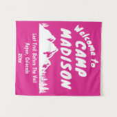 キャンプバチェロレッテマウンテンパーティーキャンピングプロップサイン タペストリー (正面(横))