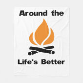 キャンプファイアのまわりにのライフ フリースブランケット (正面)