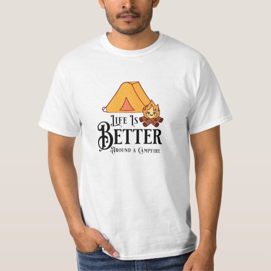 キャンプファイアのまわりにの方が人生だ Tシャツ (正面)