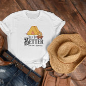 キャンプファイアのまわりにの方が人生だ Tシャツ