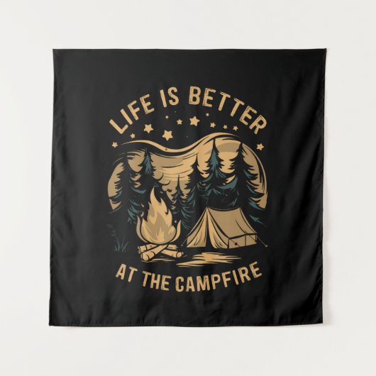 キャンプファイアキャンパーキャンプキャンプでの生活がより良い タペストリー (正面)