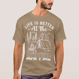 キャンプファイアフォレストキャンプおもしろいトOでの生活は良い Tシャツ