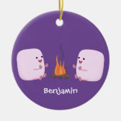 キャンプファイアマンガの可愛いピンクのマシュマロ セラミックオーナメント (正面)