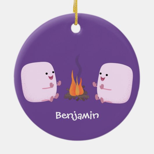キャンプファイアマンガの可愛いピンクのマシュマロ セラミックオーナメント (裏面)