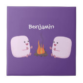 キャンプファイアマンガの可愛いピンクのマシュマロ タイル (正面)