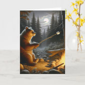 キャンプファイヤーでマシュマロを焙煎するクマ カード (黄色い花)