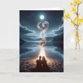 キャンプファイヤーのそばに座って煙を上げるカップルハート カード (黄色い花)