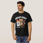 キャンプファイヤーのスモアの雰囲気 面白いグループハグ キャンピングTシャツ Tシャツ (正面フル)