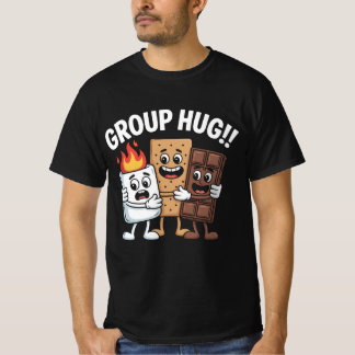 キャンプファイヤーのスモアの雰囲気 面白いグループハグ キャンピングTシャツ Tシャツ
