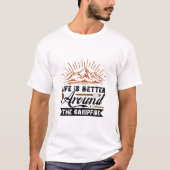 キャンプファイヤーの周りが最高 Tシャツ (正面)