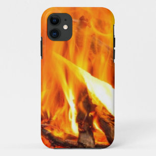 キャンプファイヤーは木で熱い iPhone 11 ケース