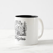 キャンプファイヤーアウトドアアドベンチャーで人生は良い ツートーンマグカップ (正面右)