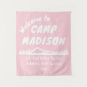 キャンプブライダルシャワーバハマウンテンライトピンクプロップ タペストリー (正面)