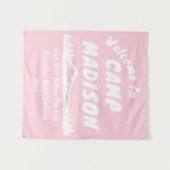 キャンプブライダルシャワーバハマウンテンライトピンクプロップ タペストリー (正面(横))