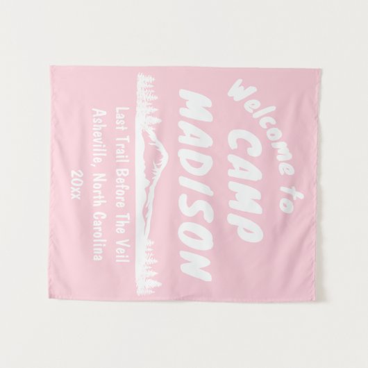 キャンプブライダルシャワーバハマウンテンライトピンクプロップ タペストリー (正面(横))