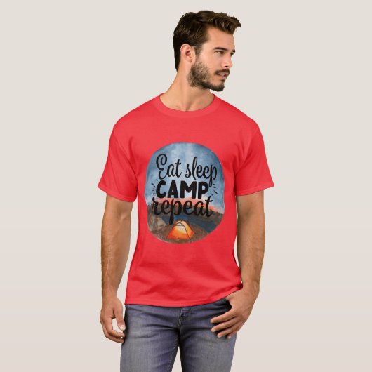 キャンプライフを満喫しよう Eat+Sleep+Camp+Repeat アドベンチャー キャンプ 旅 Tシャツ (正面フル)