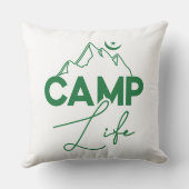 キャンプライフグリーンタイポグラフィおもしろいTシャツ クッション (裏面)