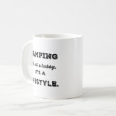 キャンプライフスタイル コーヒーマグカップ (正面左)