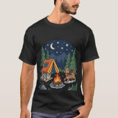 キャンプ中の犬と猫の冒険 Tシャツ (正面)