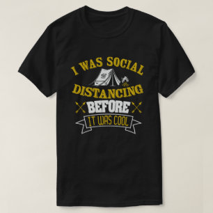 キャンプ前の社会的距離カッコいい Tシャツ