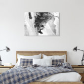 キャンプ場の探検家のテントと所持品 キャンバスプリント (インサイチュ (寝室))