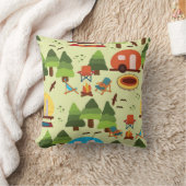 キャンプ場 – キャラバン、キャンプ用椅子、消防車 クッション (ブランケット)